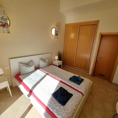 In Mit Terrasse Und Meerblick Holiday home *
