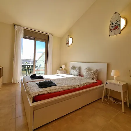 In Mit Terrasse Und Meerblick Holiday home *