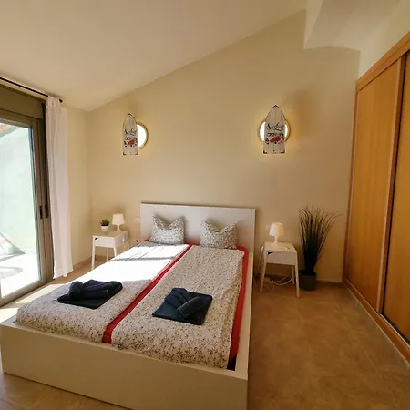 In Mit Terrasse Und Meerblick Holiday home *